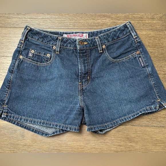 Vintage 90s High Rise SILVER JEANS Dark Denim Shorts Size 31 With Side‎ Vents - Picture 1 of 7